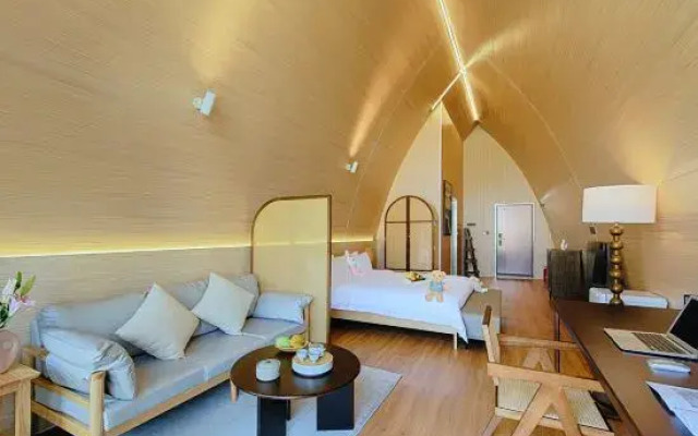 Yingge Treading on the Waves Boat House Homestay