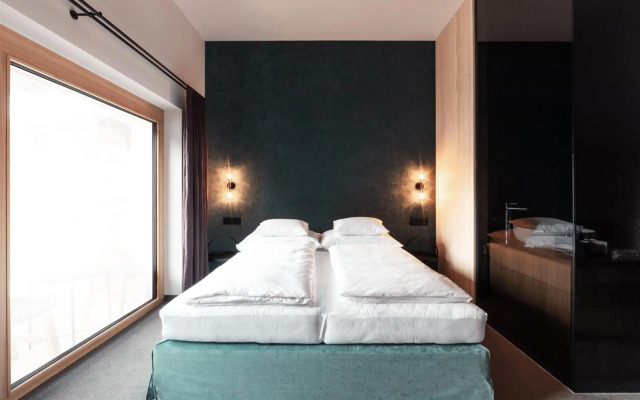 Burgi's - Adults only