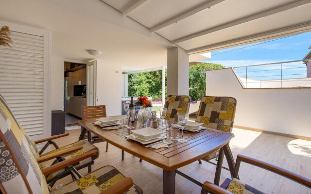 Awesome Home in Lopar with Hot Tub, WiFi & 2 Bedrooms