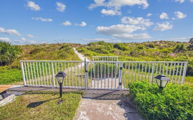 Oceanfront 3BR Condo: Gated, Breathtaking View