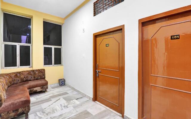 OYO 82070 Rudra Guest House