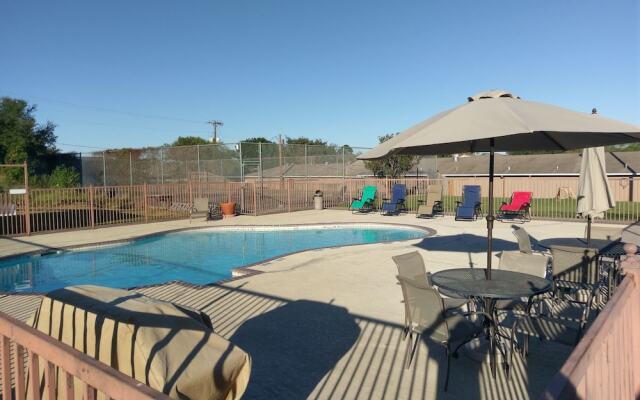 Windcrest Inn and Suites