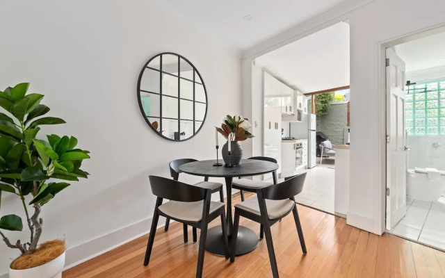 Charming 2-bed Terrace in the Heart of Surry Hills – Balcony – Sydney