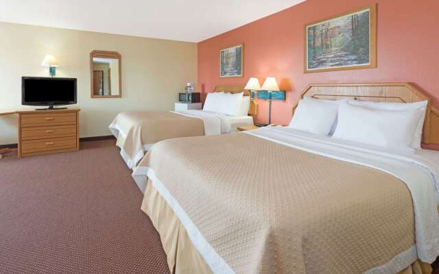 Days Inn by Wyndham Cameron