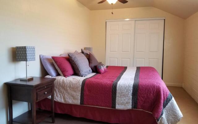 Quiet Desert Oasis off Swan Rd