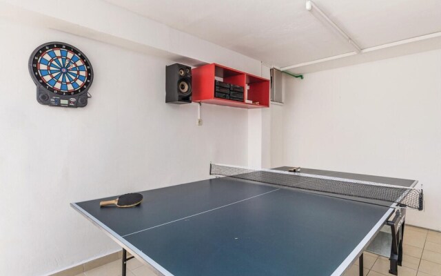 Beautiful Home in Pag With Wifi and 6 Bedrooms