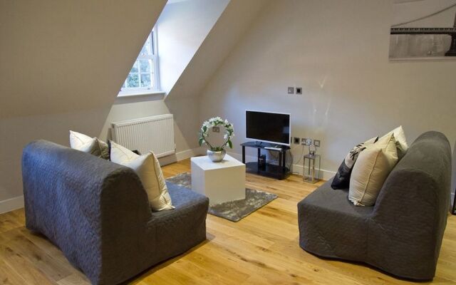 Icon Brentwood City Apartment
