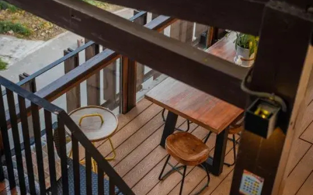 Qinghuan Homestay (Xihu Branch)