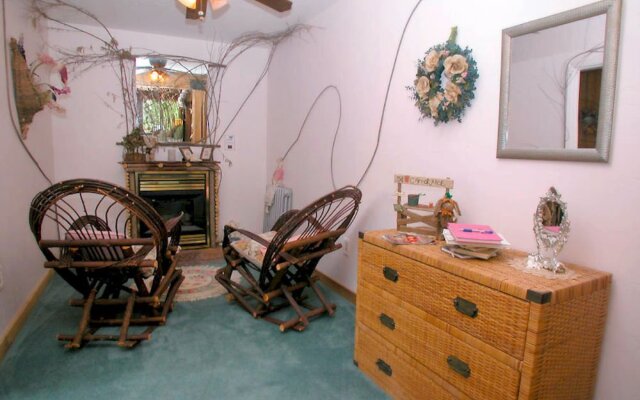 Wikiup Bed & Breakfast