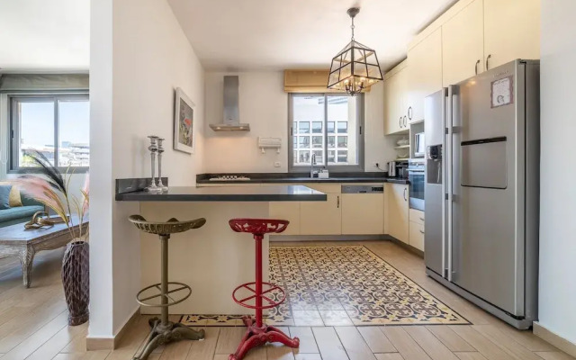 Elegant Duplex near Rothschild by FeelHome