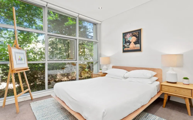 Charming Modern Apartment With City Views – Guest Rooms – Sydney