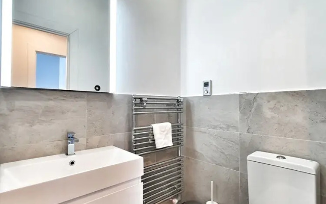 Modern Executive Apartment in Reading