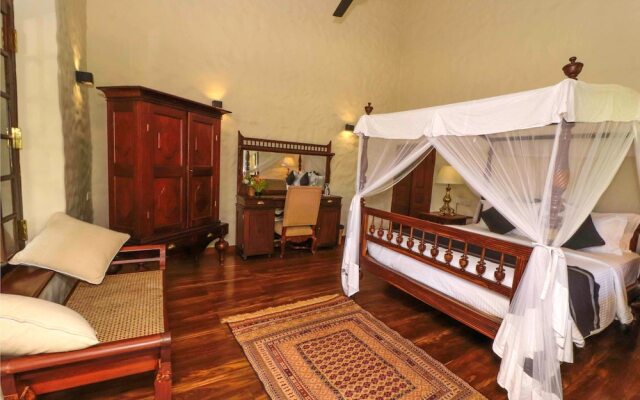 Yoho Pedlars Manor