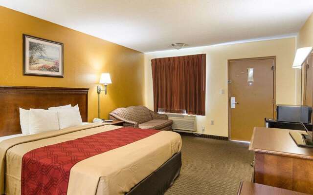 Super 8 Fredericksburg South