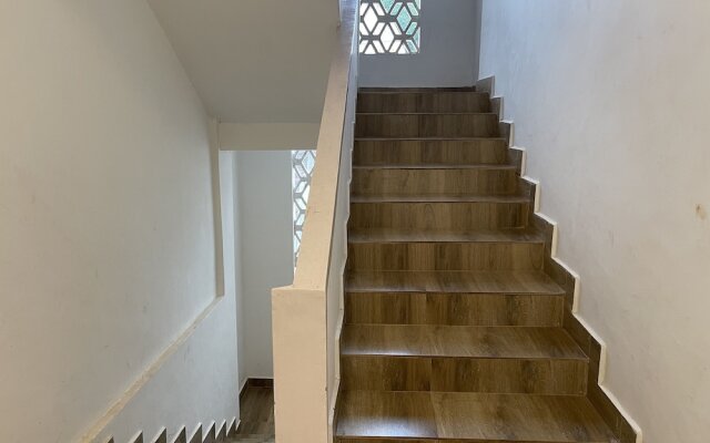 Salotel- near Mae De Deus Church