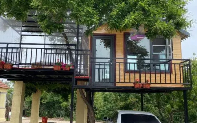 Zhuquanshan Gangzishu Restaurant B&B