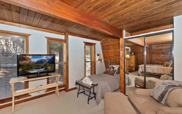 Yosemite Pines Cabin - Sleeps 8