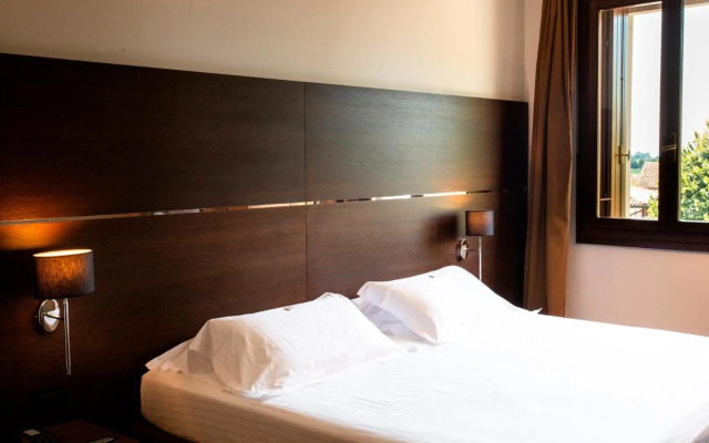 Sweet Hotel