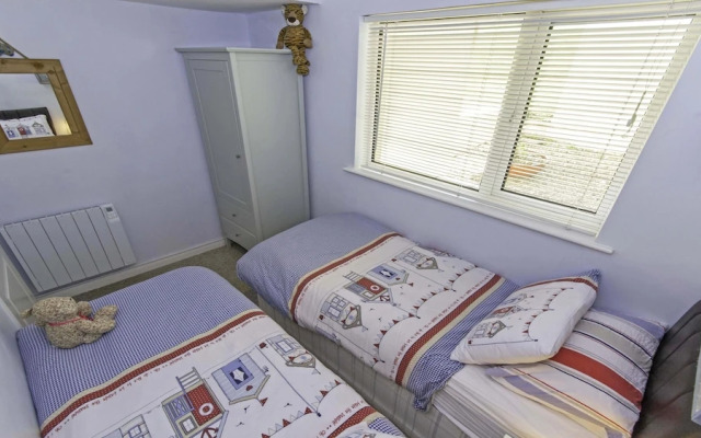Clifton Court Apt 19 With Heated Pool