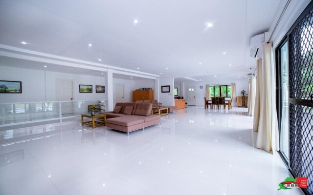 Bohol White House Bed & Breakfast