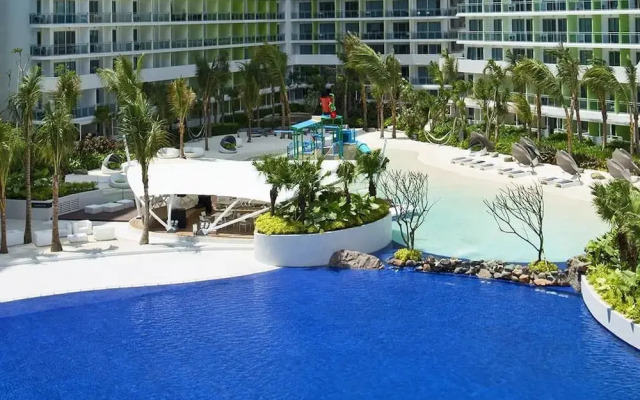 Azure Rio West Wave Pool 1 Bedroom near Airport