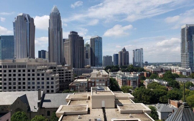 Magnificent Uptown Views In 1BR Apt