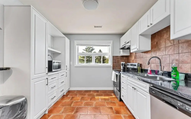 Private 2bdrm Unit With Ensuite Laundry - U5A