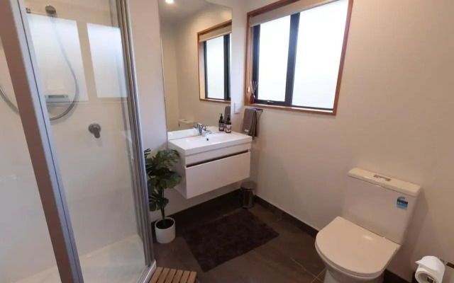 Wanaka Lake Studio (New) (Adults Only)