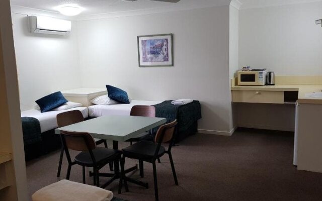 Earls Court Motel & Apartments