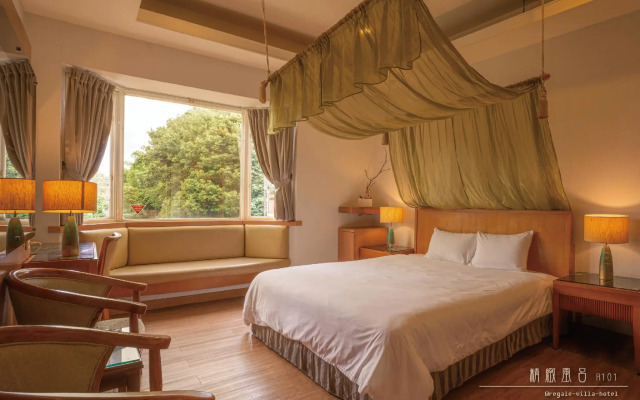 Regale Villa Hotel