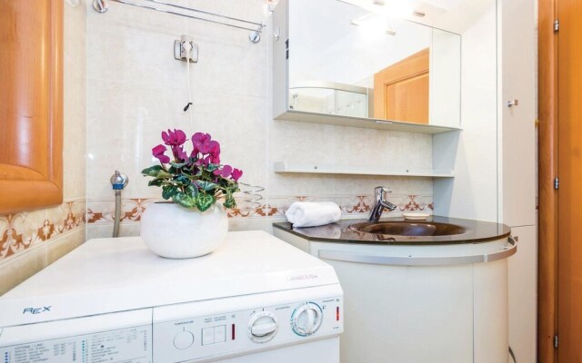 Beautiful Home in Rijeka With Wifi and 5 Bedrooms