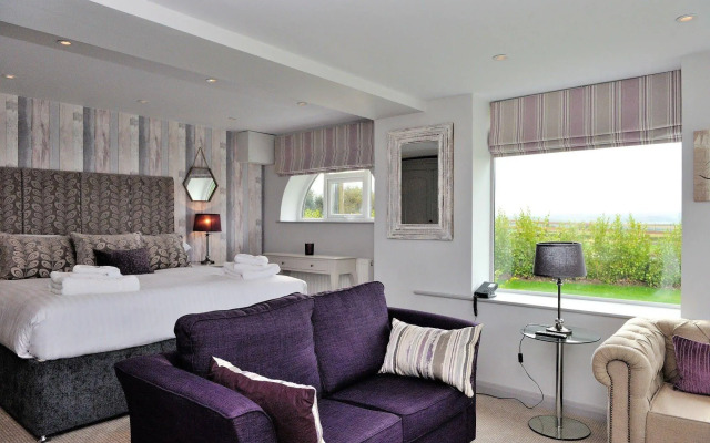 Crescent Turner Hotel