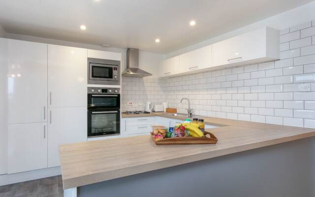 Logan Bay -  Donnini Apartments