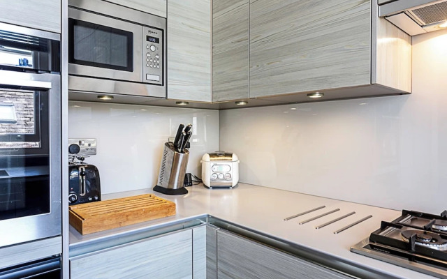 Well-designed Chelsea Flat