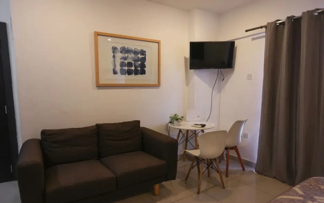 Gallery Luxury Suites by Cozy