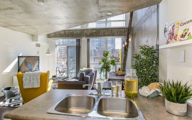 QuickStay - Sunlit Luxury Loft on King West