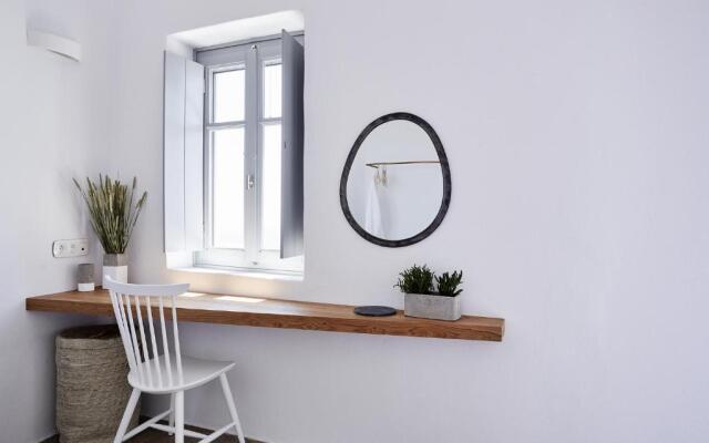 Living Theros Luxury Suites