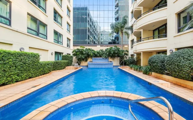 Contemporary 1-bed First Floor Unit With Pool