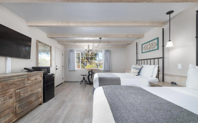 Sky Ranch Lodge