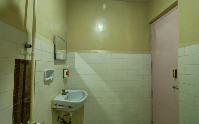 Hotel Viknesh by OYO Rooms