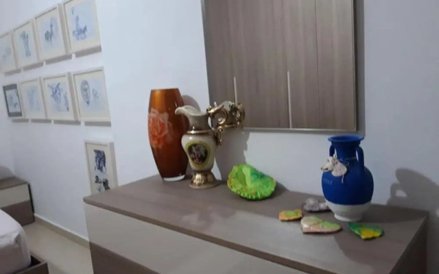 Taste of the Mediterranean- Artist 's Apartment