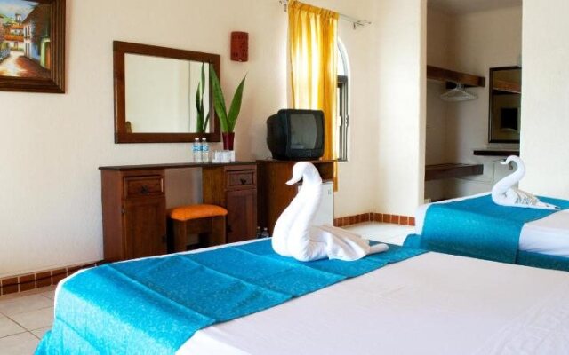 Pelicano Inn Playa del Carmen - Beachfront Hotel