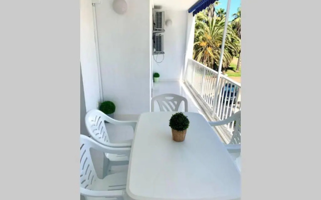 Amplio apartamento junto al mar