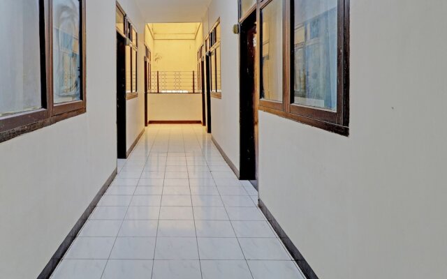 OYO Life 92685 Kost Arimbi