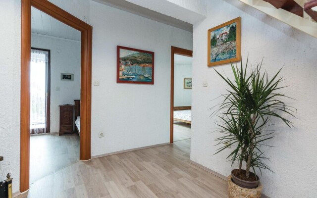 Amazing Home in Kozino With Wifi and 5 Bedrooms