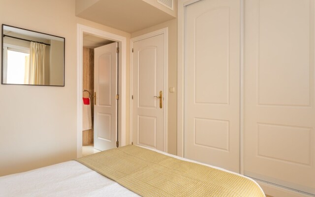 Elviria Marbella Luxury Penthouse Two Rooms PARKING and Golf