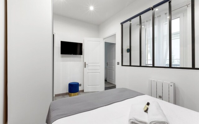 Beautiful Quiet Designer Apartment in Paris