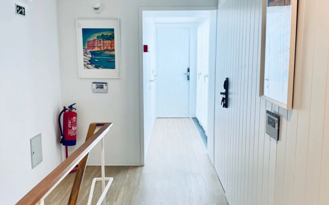 Partenope Hostel and Suites