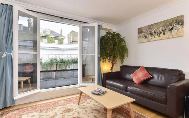 Charming Flat Near Earl's Court Station / 4 Guests