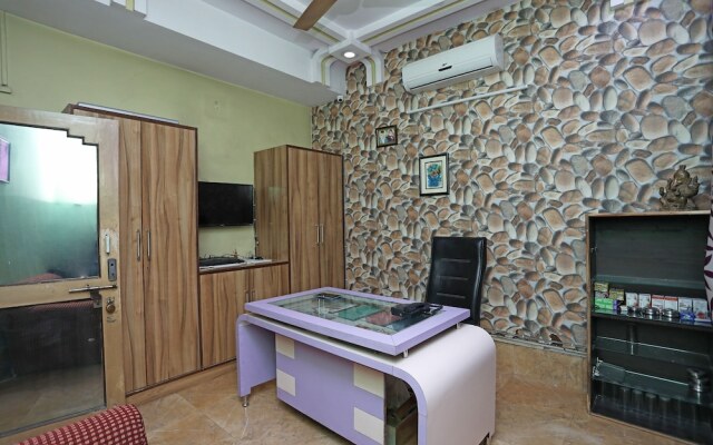 Oyo 28355 Hotel Raj Mahal